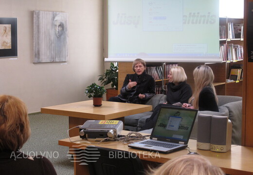 Teatrologė Elvyra Markevičiūtė  kalbino scenografę Kotryną Daujotaitę bei jos mamą  Inesą Paliulytę