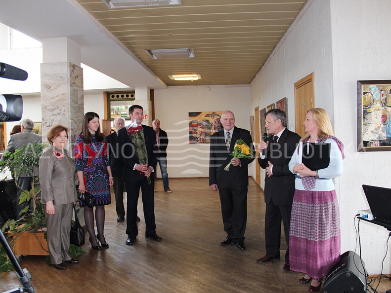 Dailininką sveikina Kauno savivaldybės tarybos nariai