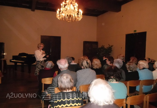 2. Vakaro vedėja muzikologė D. Merčaitytė.