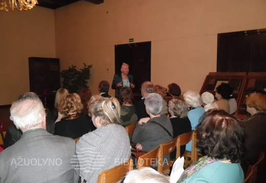 10. Prisiminimais apie J. Indrą dalijasi solistė Bernarda Petravičiūtė.