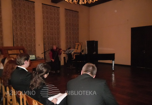 13. Savo kūrybos romansą J. Indrai dovanoja kompozitoriaus draugė Aldona Baltrūnienė.