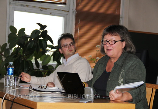 Knygos autorė Judith Lewonig ir istorikas Rūstis Kamuntavičius (VDU)