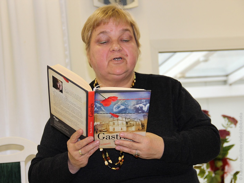 Dovilė Zelčiūtė skaitė romano &quot;Gastrolės&quot; ištrauką