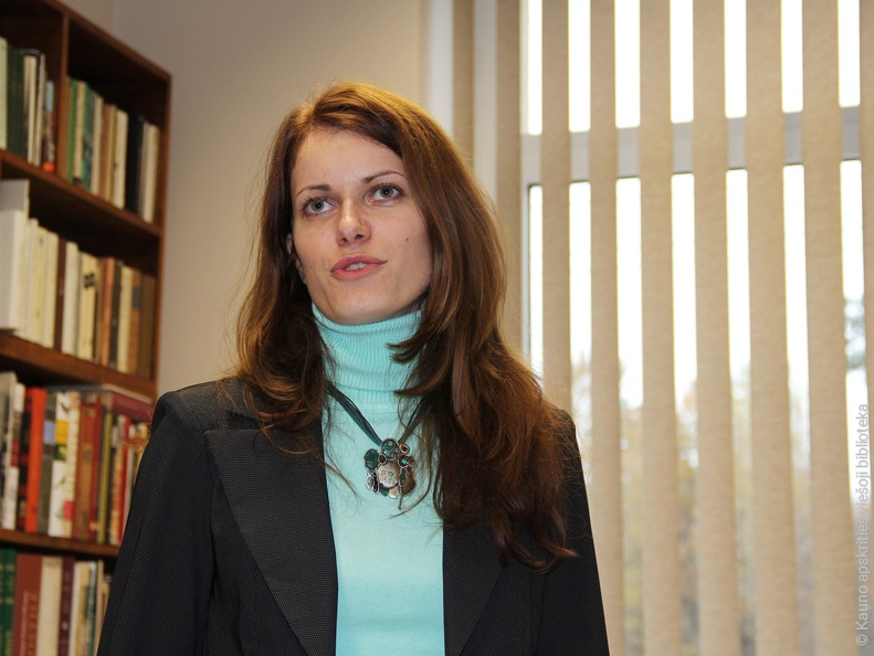 Susitikimą su aktore pristatė KAVB kultūrinių renginių organizatorė Aistė Megelinskienė 