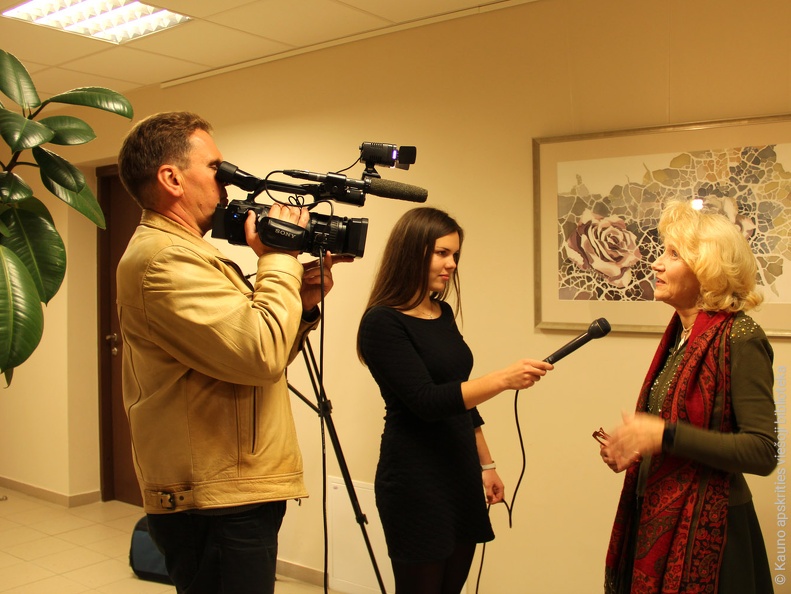 Į Prienus atvykusią aktorę Doloresą Kazragytę pasitiko televizija