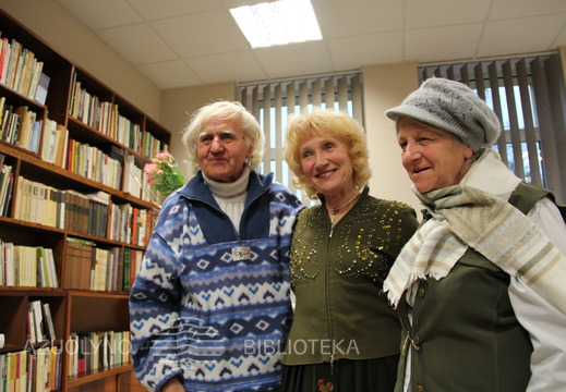 Aktorė mielai fotografavosi su į renginį atvykusiais prieniškiais