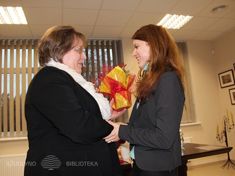 Prienų Justino Marcinkevičiaus bibliotekos direktorė Daiva Čepeliauskienė sveikino ir renginio organizatorę Aistę Megelinskienę