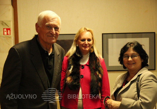 Parodos atidaryme apsilankę poetas, rašytojas Robertas Keturakis bei doc. dr. Inga Stepukonienė