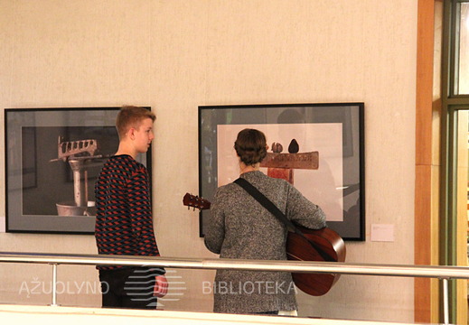 Parodos atidarymo akimirka 