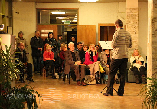 Parodos atidarymo akimirka 