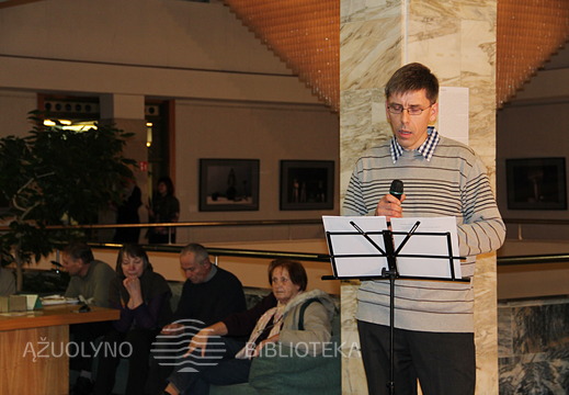 Atidarymo metu parodos autorius Regimantas Žilys skaitė savo poeziją rusų kalba