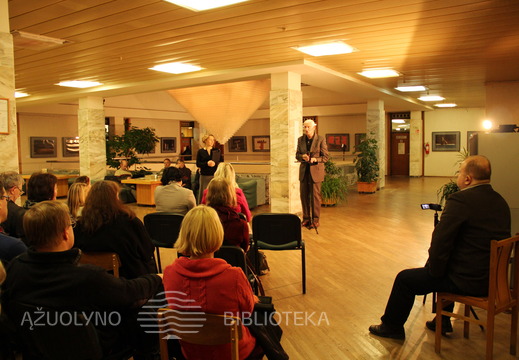 Parodos atidarymo akimirka 