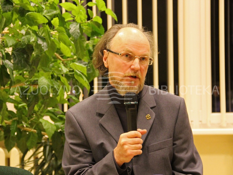 Knygos autorius kun. prof. Romualdas Dulskis