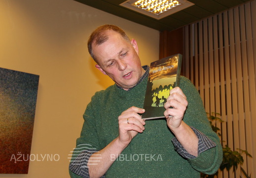 V. V. Landsbergis supažindino skaitytojus su naujausia savo knyga "Anupro kupros"