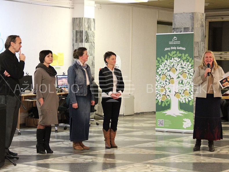 Renginio vedėja ir parodoje dalyvaujantys autoriai: V. Narvilas, R. Jonauskienė, R. Rudžionienė ir E. Šalaševičienė
