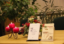 Jaukios švenčių laukimo akimirkos ir moteriška poezija