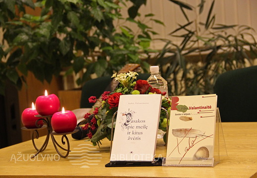 Jaukios švenčių laukimo akimirkos ir moteriška poezija