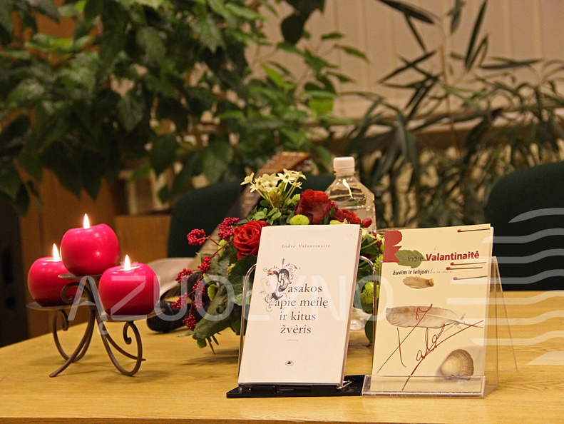 Jaukios švenčių laukimo akimirkos ir moteriška poezija