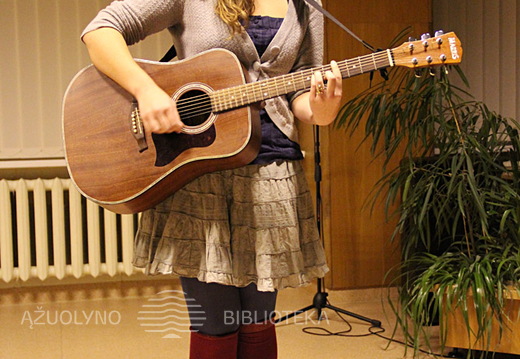 Švelnia muzika dalinosi gimnazistė Gabrielė Pukelytė