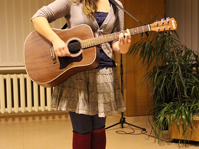 Švelnia muzika dalinosi gimnazistė Gabrielė Pukelytė