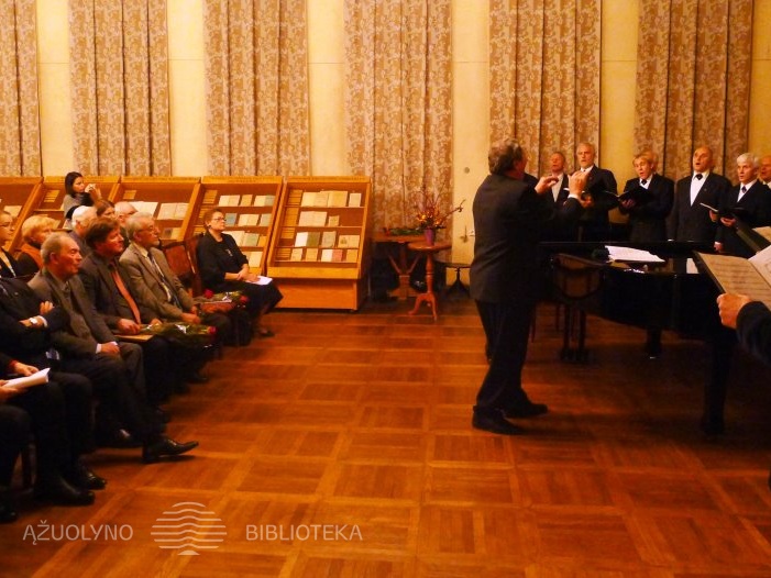Dainuoja Kauno vyrų choras &quot;Perkūnas&quot; (vadovas VDU MA doc. R. Misiukevičius).