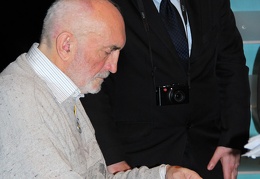 Dalijami autografai