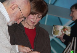Dalijami autografai