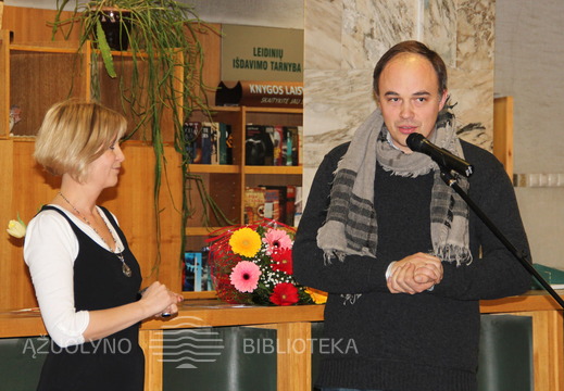 YAMAHA muzikos mokyklos mokytoja Rita ir parodos autorius Gintaras Česonis