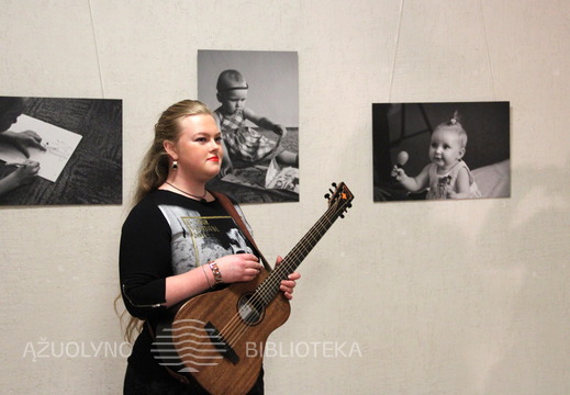 YAMAHA muzikos mokyklos vyresnioji mokinė Meilė atliko savo kūrybos dainas