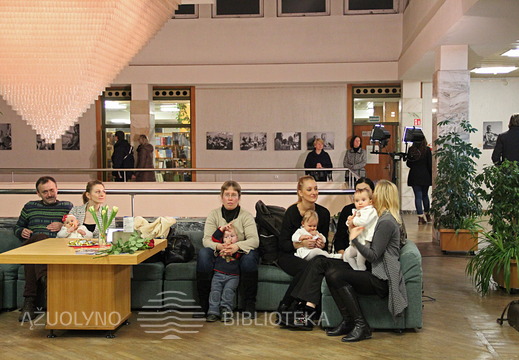 Parodos lankytojai ir jų mamytės