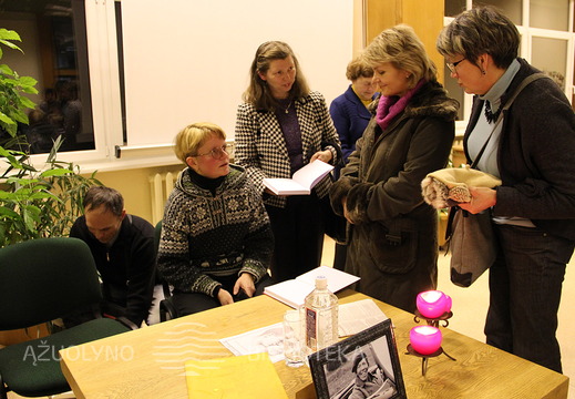 Susirinkusieji negailėjo klausimų knygos vertėjai ir leidėjai J. Kriūnienei