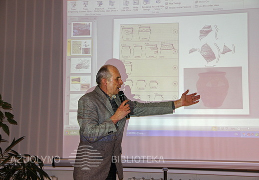 Ekrane išvydome akimirkas iš kasinėjimų, iliustracijas iš naujos knygos