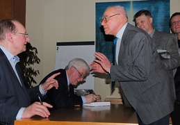 Autografų dalybos ir diskusijos