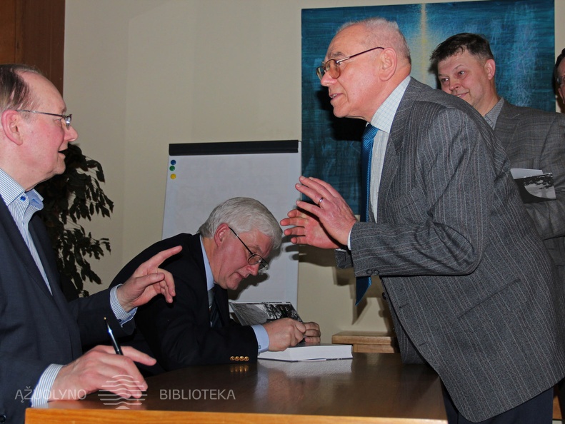 Autografų dalybos ir diskusijos