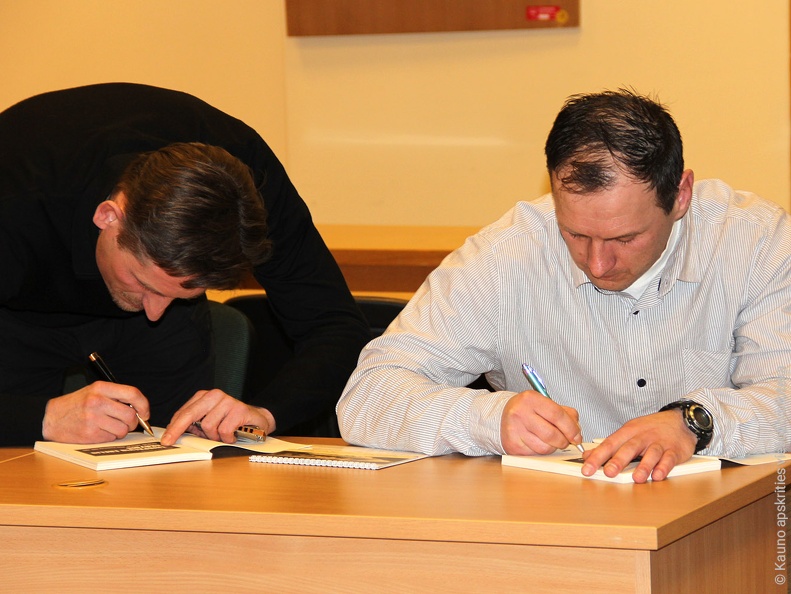 Autografų dalybos