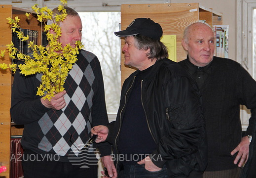 Bendraminčių apsuptyje