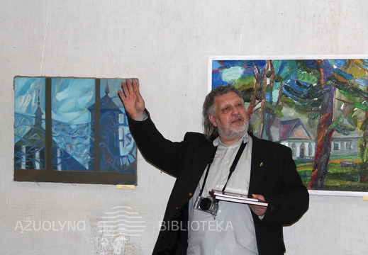 Tapytojas komentuoja savo darbus.