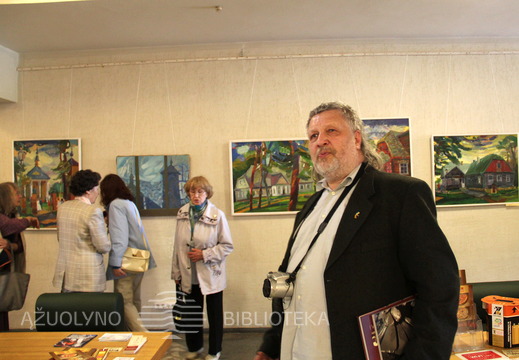 S. Kruopiui už nugaros – jo kamerinė paroda.