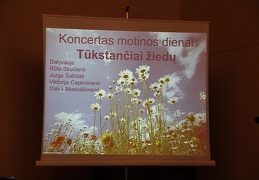 Koncertas motinos dienai „Tūkstančiai žiedų“