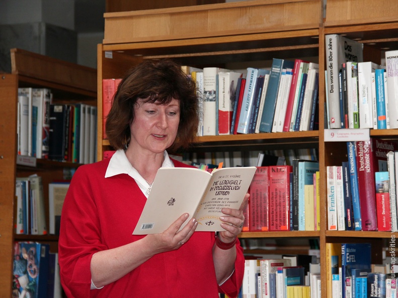 Vokiškų ir šveicariškų leidinių bibliotekos kuratorė B.Ališauskaitė skaito ištraukas