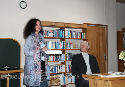 Pranešėjas Tomas Stanikas ir Vokiškų ir šveicariškų leidinių bibliotekos darbuotoja V. Korn