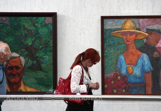 Parodos atidarymo belaukiant.