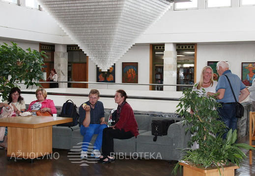 Parodos atidarymo belaukiant.