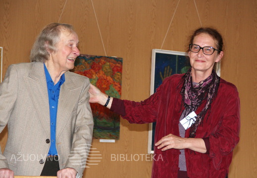 Autorių sveikina dukra.