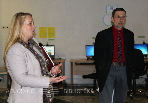 Rimantė Tamoliūnienė ir pfro. Liudas Mažylis