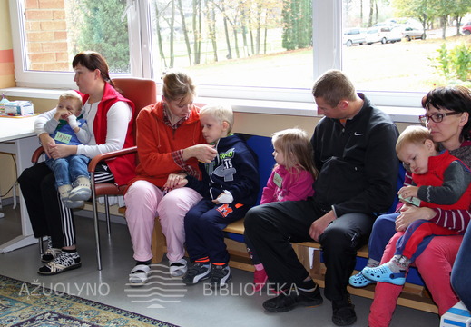 Su tėveliais drąsiau