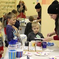 Mažieji dalyviai ir dailininkė Vilija Kneižytė