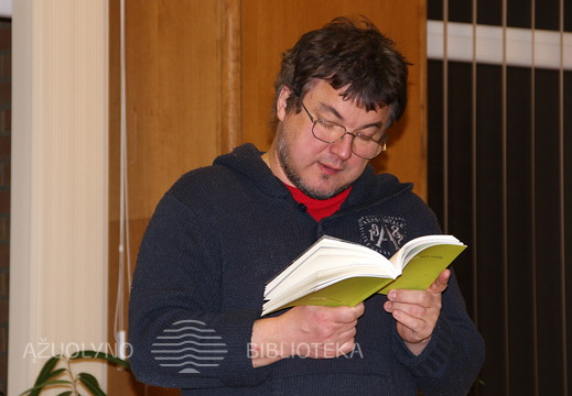 Poetas Julius Keleras skaitė knygos ištraukas