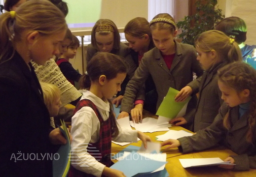 Šį kartą meno terapija buvo popieriaus lankstiniai