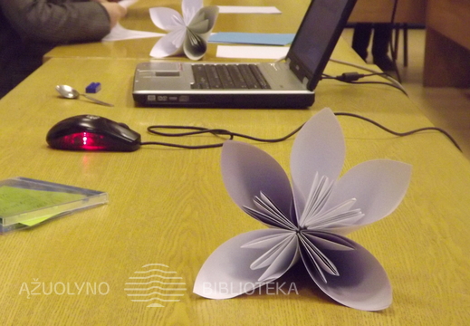 Kalėdinės gėlės iš popieriaus 